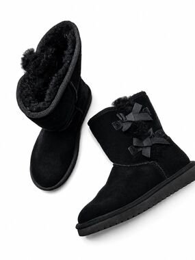 Koolaburra Size 7 Black Shearling Suede Bow Short Winter Boots - Women